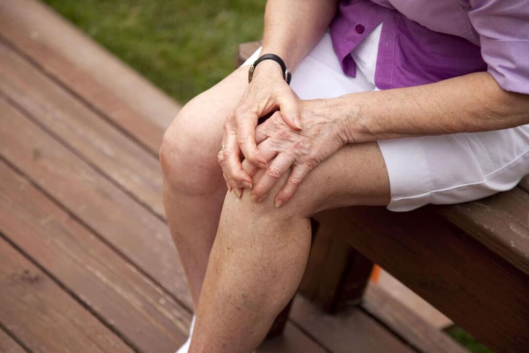 Arthrose tritt häufiger bei älteren Menschen auf. 