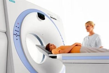Untersuchung der Halswirbelsäule bei Verdacht auf Osteochondrose.