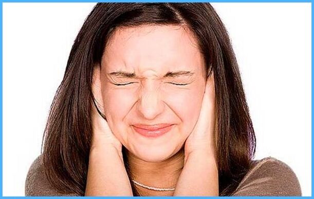 Lärm im Kopf einer Frau ist eines der Anzeichen einer zervikalen Osteochondrose. 